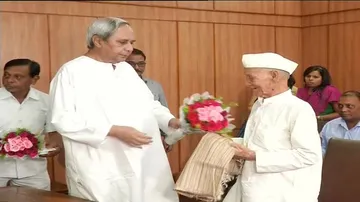 Odisha CM felicitates freedom fighters
