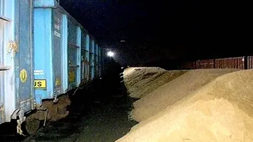 Administration stops illegal transportation of sand on goods train
