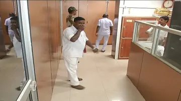 Oh that stinking feeling! Dead rats in building affect OHRC functioning