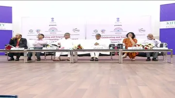 Efforts on to bring all women into SHG fold by 2018: WCD minister