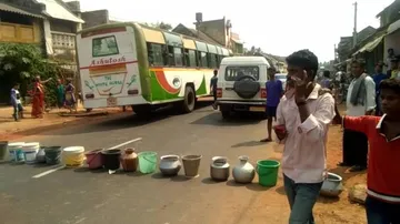 Empty vessels on roads make women’s voices heard demanding water supply