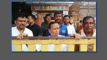 VIP treatment to PCC chief in Lingaraj temple draws flak