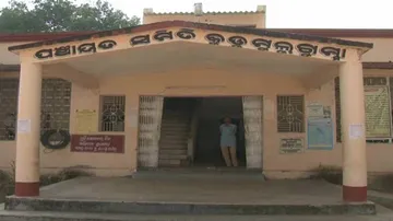 4 poll officials abducted, produced in Praja court by Maoists