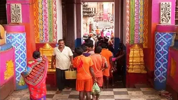 ‘Bol Bom’ devotees throng Shiva shrines on second Somvar