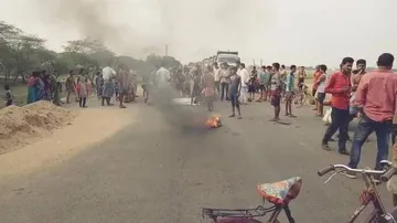 Youth dies in road mishap, locals block Bhadrak-Chandbali road