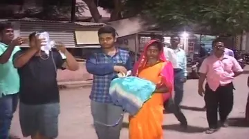 Doctor wrongly declares newborn dead
