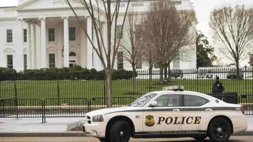 Bomb scare at White House, one detained