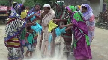 Women pour Sattu on road protesting poor quality in Nayagarh
