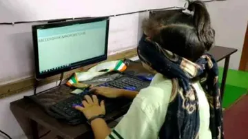 This Wonder Kid Can Type A to Z in Just 3.54 seconds!