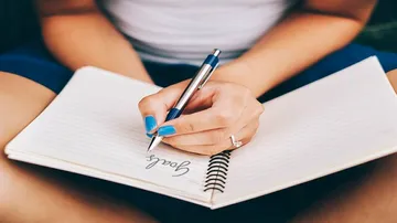 Writing a to-do list will help you sleep faster at night