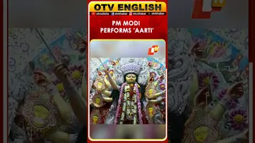 PM Modi Performs 'Aarti' Of Maa Durga At A Durga Puja Pandal In Chittaranjan Park, Delhi | OTV