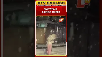 Snowfall In Manali, Himachal Pradesh Cheers Tourists