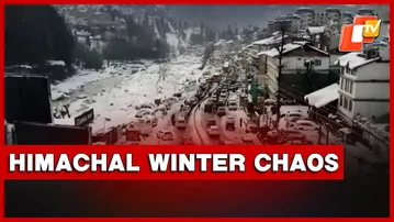 Heavy Snowfall Paralyzes Himachal Pradesh, Roads Blocked And Tourists Stranded