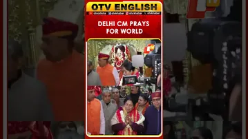 Delhi CM Rekha Gupta Prays For World At Kirori Mal College