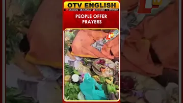 People Offer Prayers To Ancestors On Thai Amavasai At Poompuhar Beach