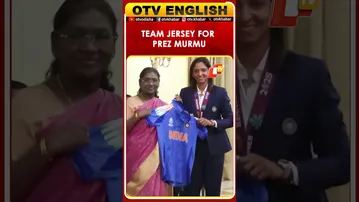 Captain Harmanpreet Kaur Gifts Indian Women’s Cricket Team Jersey To President Droupadi Murmu