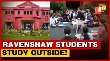 Ravenshaw University Students Study On Road To Protest Against Unsafe Classrooms