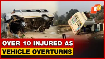 Over 10 Injured As Tourist Vehicle Overturns On Sambalpur–Rairakhol Road | Odisha