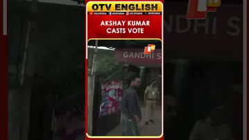 Actor Akshay Kumar Votes For BMC Elections In Mumbai