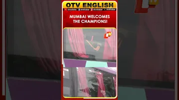 World Cup-Winning Indian Women's Cricket Team Reaches Mumbai Airport