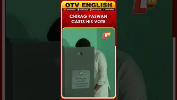 Bihar Polls 2025 | Union Min & LJP(RV) Chief Chirag Paswan Casts His Vote At Khagaria Polling Booth