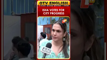 Isha Koppikar Casts Vote For BMC, Urges Right Government Choice