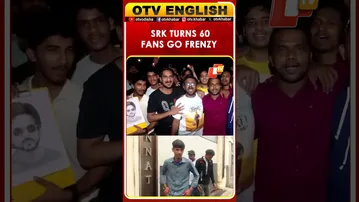 Massive Crowd Outside Mannat As Fans Celebrate Shahrukh Khan’s 60th Birthday