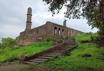 asirgarh-fort-burhanpur-pathway-30stades
