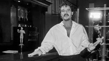 popular actor Pedro Pascal opens up about trauma bullying drug use even his mother death