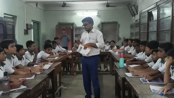 Malda news, school, no backbenches in school, backbencher, bengali news today, west bengal news today, মালদার খবর, এই স্কুলে নেই কোন পিছনের বেঞ্চ, ব্যাক বেঞ্চার