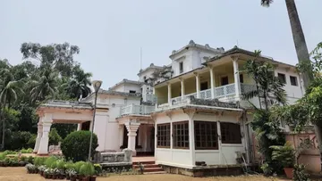 Visva‑Bharati heritage site reopening  ,Santiniketan Ashrama area tourists access,  Online ticket booking Visva Bharati,  Offline and online ticketing  ,Tourist access after five years,  Guided heritage walk Sundays,  Vice‑Chancellor Prabir Kumar Ghosh announcement,  Heritage conservation and tourism balance,শান্তিনিকেতন হেরিটেজ সাইট পুনরায় খোলা  ,বিশ্বভারতী ক্যাম্পাস পর্যটন  ,অনলাইন টিকিট বুকিং  ,অফলাইনে ও অনলাইনে টিকিট  ,বিশ্বভারতী পর্যটক সুবিধা,  GUIDED HERITAGE WALK শনিবার‑রবিবার (যদি প্রযোজ্য)  ,উপাচার্য প্রবীর কুমার ঘোষ ঘোষণা,  ৫ বছর পর পর্যটন শুরু,  ইউনেস্কো বিশ্ব হেরিটেজ আবেদন,  অ্যাশ্রম এলাকা পর্যটক প্রবেশ