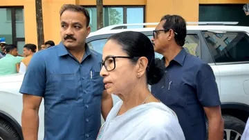 mamata banerjee, north bengal flood,bjp mp khagen murmu,shankar ghosh, nagrakata bjp attacked,siliguri news, north bengal weather update today,bengali news today, suvendu adhikari mirisk, mamata banerjee mirik visit,খগেন মুর্মুকে দেখতে হাসপাতালে মমতা বন্দ্যোপাধ্যায়, মিরিকে মমতা, শুবেন্দু অধিকারী, নাগরাকাটা বিজেপি হামলা