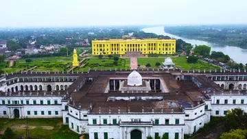 Hazarduari: বাংলার ঐতিহ্যের হাজারদুয়ারি।