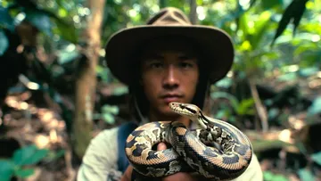 Snake Man Viral Video: সাপকে নিয়ে ভয়ংকর ভিডিও সোশ্যাল মিডিয়ায় ভাইরাল। (প্রতীকী ছবি)