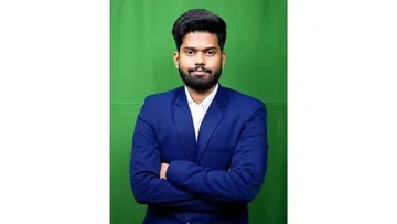 Young SEBI RIA Rochit Singh teaching long-term multibagger investing strategies