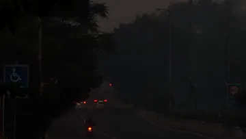 Delhi Pollution air become Poisonous know AQI of your area