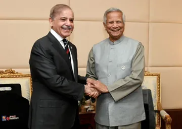 Cairo: Bangladesh Chief Adviser Muhammad Yunus and Pakistan PM Shehbaz Sharif during a bilateral meeting on the sidelines of the D-8 Summit