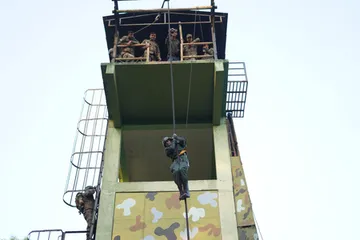 जहरीले सांपों से निपटने का अभ्यास कर रही हैं भारत-श्रीलंका की सेना