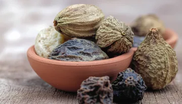 पेट की गहरी सफाई के लिए त्रिफला सबसे असरदार, रात में दूध के साथ लें