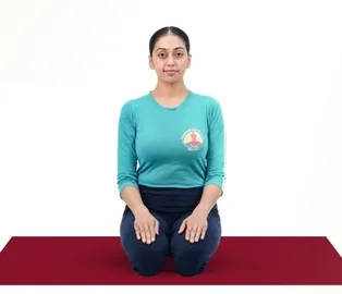 दर्द, ऐंठन और सूजन...पीरियड्स में बेहाल रहता है लाडली का हाल? ये योगासन देंगे राहत