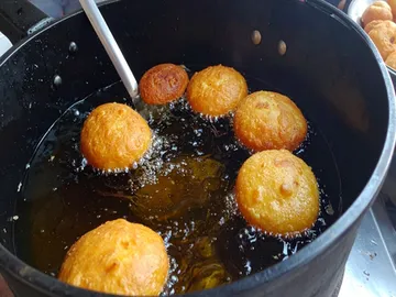 डीप फ्राइंग के लिए कौन सा तेल बेहतर है? जानें फ्राइंग के पांच नियम