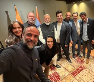 PM Modi Selfie With Fauda Stars