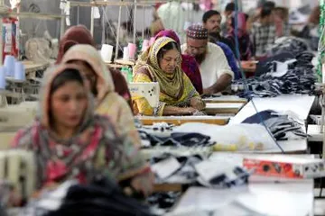 (040120) PAKISTAN-KARACHI-GARMENT-FACTORY