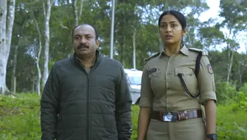 pathiratri-trailer