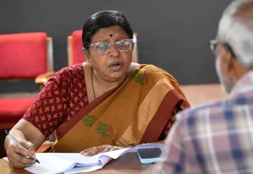 women commission sitting