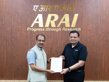 Dr Sudhir Mehta Founder Chairman EKA Mobility with Dr. Reji Mathai Director of the Automotive Research Association of India (ARAI)
