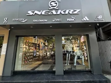 Sneakrz