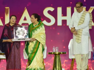 Aditya Vikram Birla Kalashikar Puraskar Bestowed Upon Padmabhushan Vidushi Begum Parween Sultana