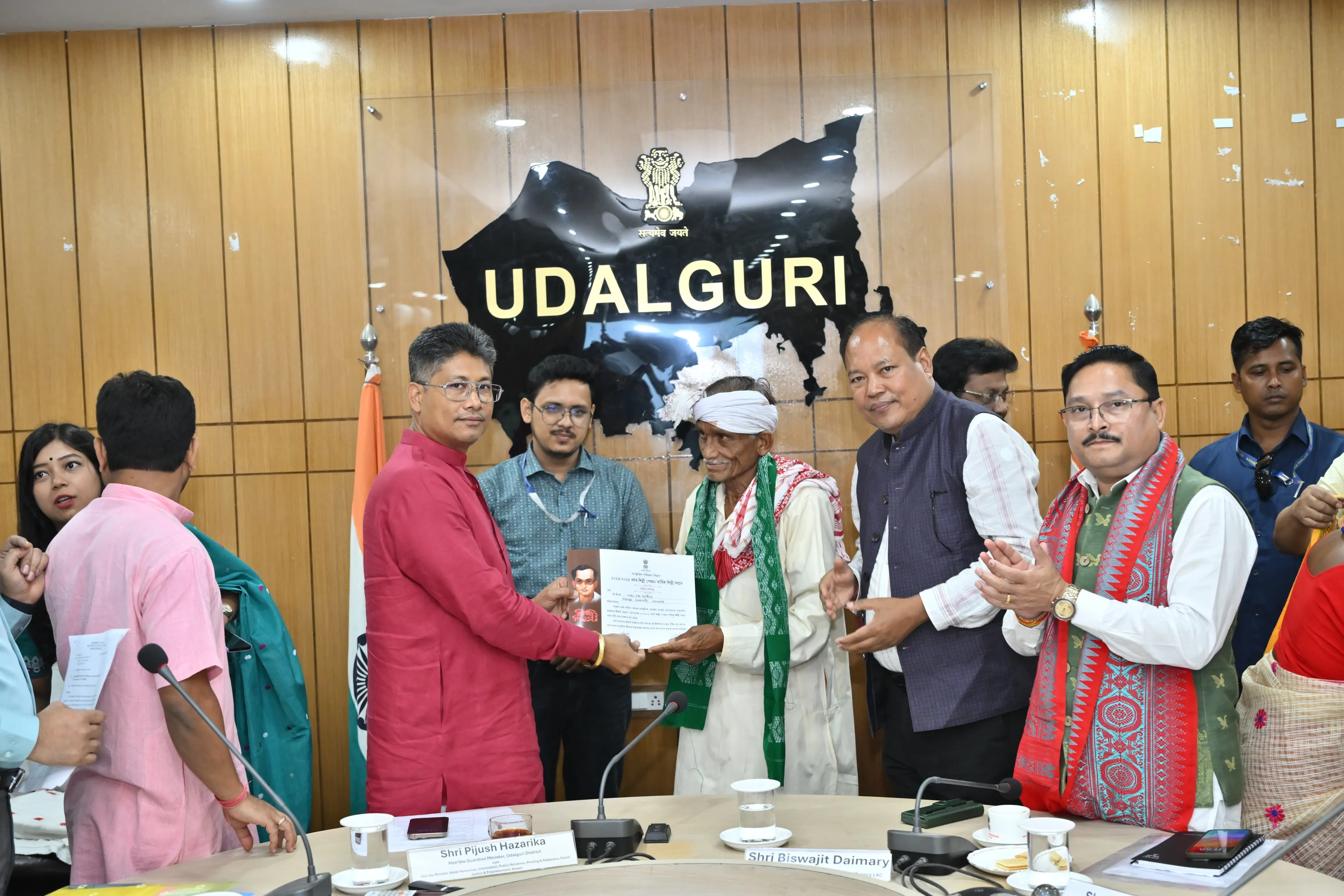 অৰুণোদয় হিতাধীকাৰী নিৰ্বাচনৰ বাবে গঠিত ওদালগুৰি জিলা পৰ্যায়ৰ নিৰীক্ষণ সমিতিৰ বৈঠকত পীযুষ হাজৰিকাৰ অংশগ্ৰহন