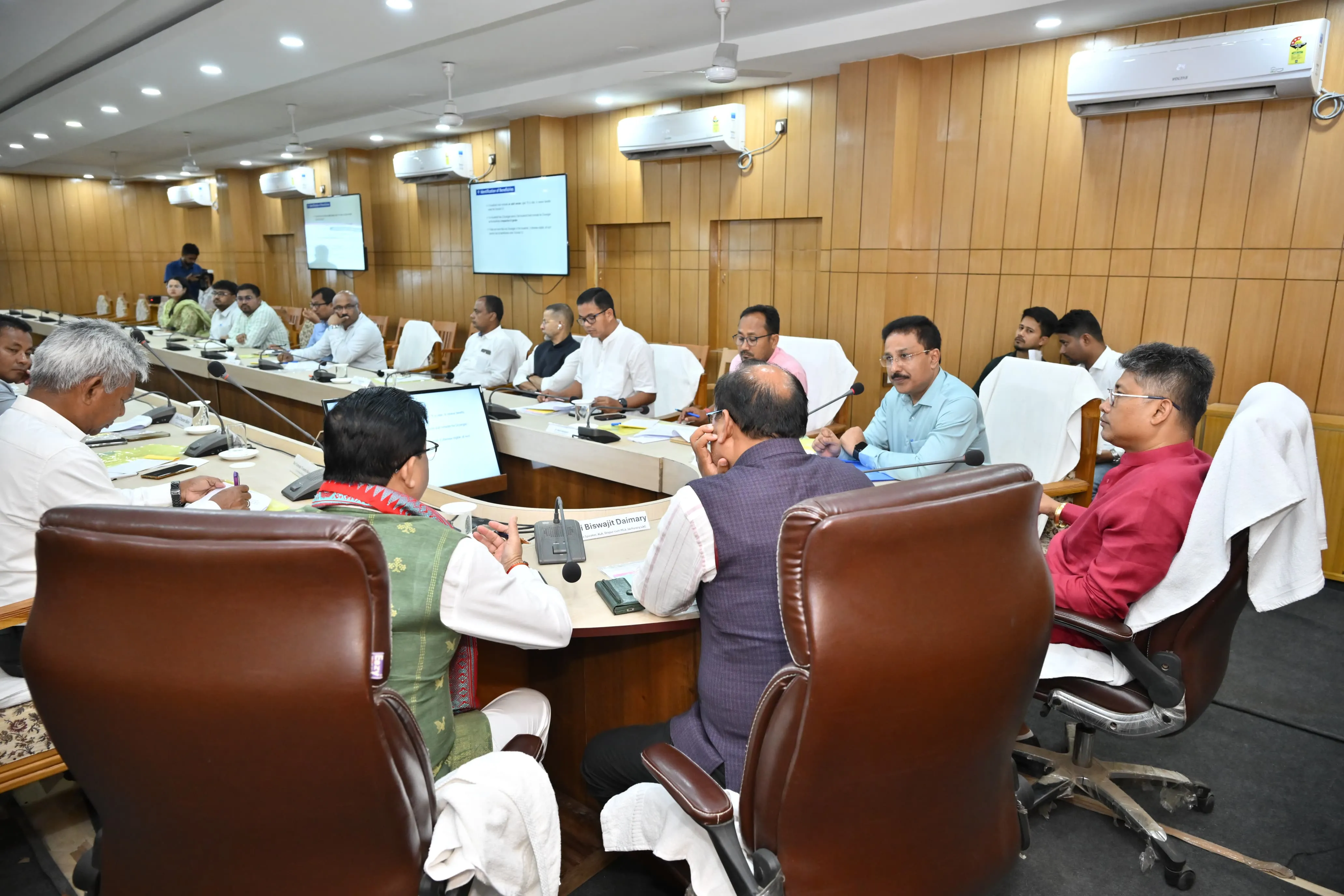 অৰুণোদয় হিতাধীকাৰী নিৰ্বাচনৰ বাবে গঠিত ওদালগুৰি জিলা পৰ্যায়ৰ নিৰীক্ষণ সমিতিৰ বৈঠকত পীযুষ হাজৰিকাৰ অংশগ্ৰহন